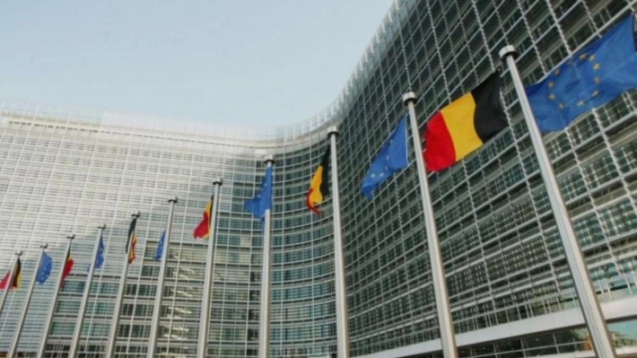 منسق التوصيات الدولية يناقش مع المسؤولين في الاتحاد الأوروبي ببروکسل تطبيق المعايير الدولية في مؤسسات الإقليم