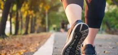 كيف يؤثر المشي بعد تناول الطعام على السكر في الدم؟