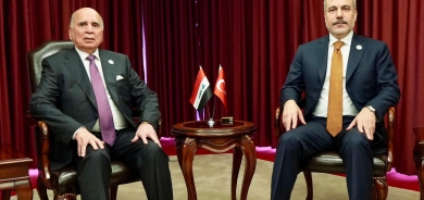 فؤاد حسين يبحث مع هاكان فيدان تعزيز التعاون الثنائي وتطورات المنطقة على هامش منتدى الدوحة