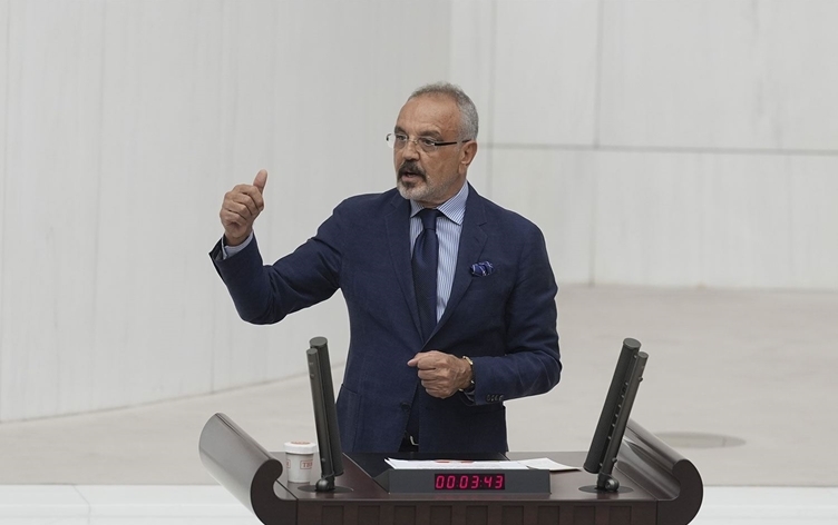 Sirri Sakik: Tu nikarî bi nîvê miletekî re şer bikî û bi nîvê din re li hev werî