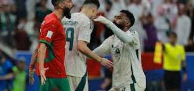 الحمدان يقلب موازين المؤتمر: اعتذار مباشر وقبلة على رأس رينارد