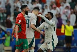 الحمدان يقلب موازين المؤتمر: اعتذار مباشر وقبلة على رأس رينارد