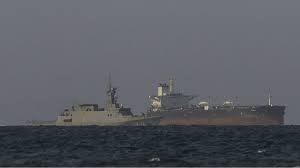 ماذا تعني خطوة ترمب بالسيطرة على ناقلة نفط فنزويلية؟