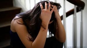 التغيرات الهرمونية عند المرأة تُصاحَب بتقلبات جسدية وعاطفية