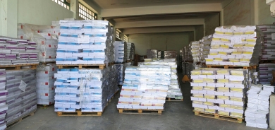 بتوصيةٍ من رئيس الوزراء.. توزيع 55 ألف كتاب مدرسي جديد على طلاب جمجمال المتضررين