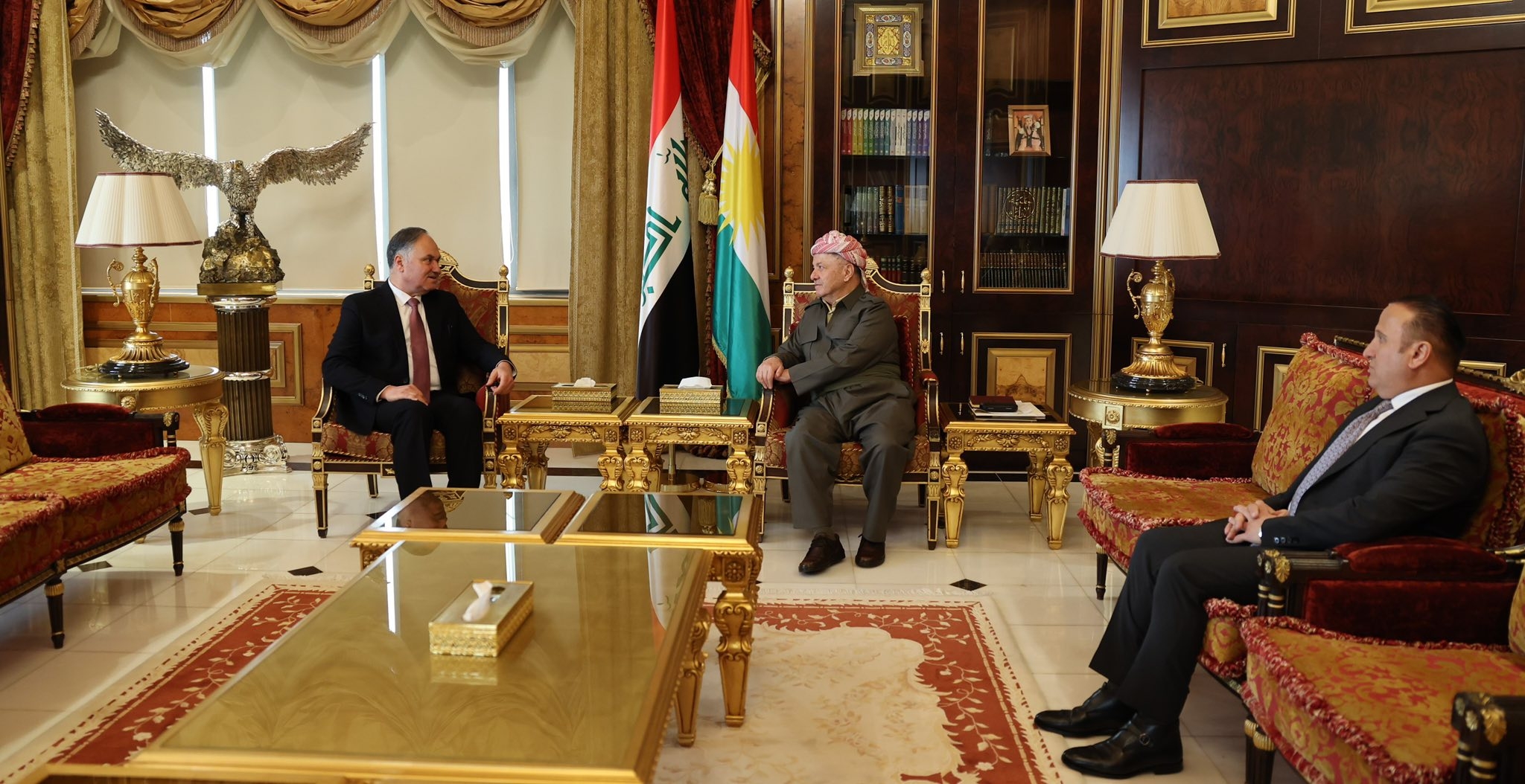 لـە پیرمام ســــەرۆک مــەســعـــود بــــارزانـــی پێشوازی لە د.رافع ئەلعیساوی جێگری سەرۆک وەزیرانی پێشووتری فیدڕاڵی کرد.