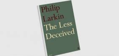 لاركن... شاعر أحبه الناس واختلف عليه النقاد