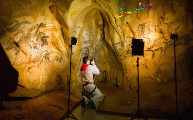 نەخش و وێنەی نێو ئەشكەوتەكان