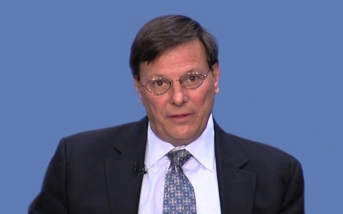 Michael Greve Profesorê Yasayê li Zanîngeha George Mason ji bo Gulanê: Hikûmeta Federal a Iraqê çavkaniyên dahatan qorx kirine û wekî karta fişarê dijî Herêma Kurdistanê bi kar anîne.