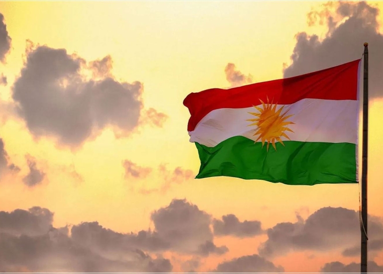 ئـــــاڵا لــــە گرینگترین پێناسەکانی نیشتمانمان کوردستانە