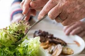 7 أطعمة تحافظ على الشباب بعد سن الستين