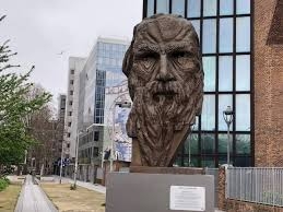 هل كان أبو العلاء المعري متشائماً حقاً؟