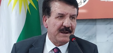 د.ئازاد هیدایەت دەلۆ ڕۆمانی(سەنگین)ی بڵاوكردەوە