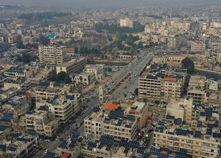 Bavekî hevjîn û 4 zarokên xwe kuştin