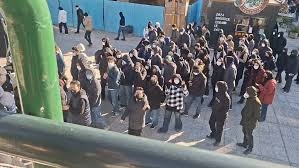 احتجاجات إيران من البازار إلى الجامعات