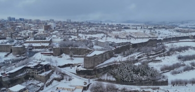 Amed spî bû: Şaredarî di seferberiyê de ne, welatî keyfxweş in