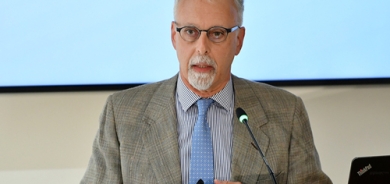 پڕۆفیسۆر ستیڤن هەیدەمان  بەڕێوەبەری دیراساتی ڕۆژهەڵاتی ناوەڕاست لە زانكۆی سمیس بۆ گوڵان:     عێراق بەدەست كێشەی بونیادییەوە دەناڵێنێت