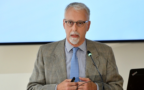 پڕۆفیسۆر ستیڤن هەیدەمان  بەڕێوەبەری دیراساتی ڕۆژهەڵاتی ناوەڕاست لە زانكۆی سمیس بۆ گوڵان:     عێراق بەدەست كێشەی بونیادییەوە دەناڵێنێت