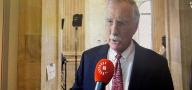 Senatorê Amerîkayî: Divê Kurd û pêkhateyên din di birêvebiriya Sûriyeyê de bin