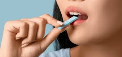 مضغ العلكة قد يساعد على التركيز وتخفيف التوتر