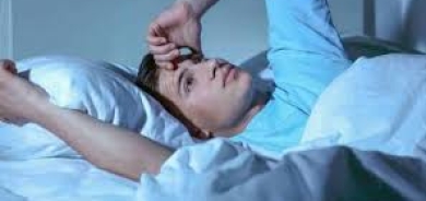 دراسة: قلة النوم تستنزف صحة الدماغ وتقصّر العمر