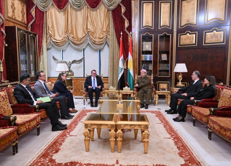 لە پیرمام، سەرۆک مەسعود بارزانی پێشوازی لە شاندێکی باڵیۆزخانەی ئەمەریکا لە عێراق بە سەرۆکایەتی بەڕێز جوشوا هاریس، هەڵسووڕێنەری کاروباری باڵیۆزخانەی ئەمەریکا لە عێراق کرد.