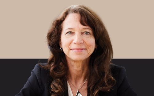 نینا تانێنوەلد  پڕۆفیسۆری زانستی سیاسی لە زانكۆی براون بۆ گوڵان:  پێشكەوتنە تەكنەلۆژییەكان چوارچێوە یاساییەكانی جەنگیشیان لاواز كردووە