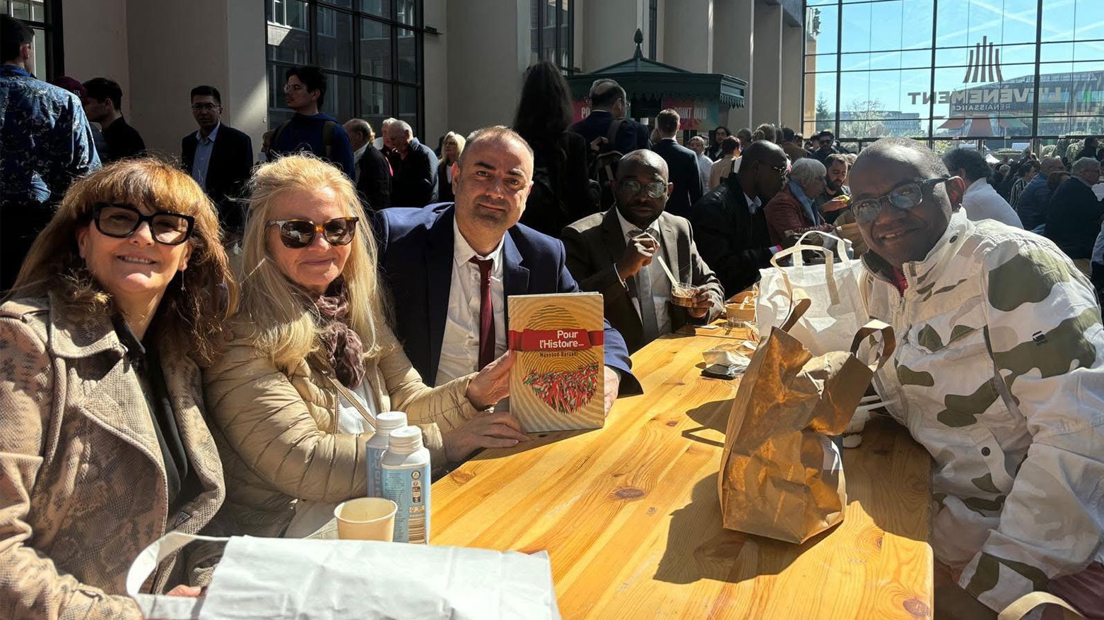 كتاب «للتاريخ» للرئيس بارزاني يصل إلى المؤسسات السياسية والأكاديمية في فرنسا