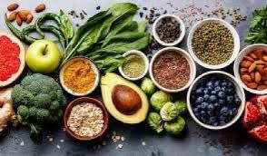 16 غذاءً ومشروباً لتعزيز المناعة وتسريع التعافي من الإنفلونزا