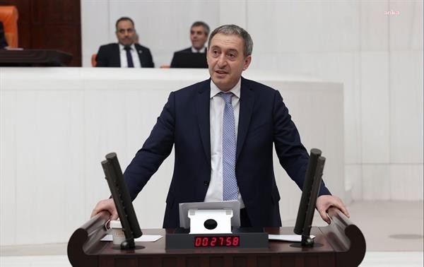 Hevserokê DEM Partiyê ji rayedarên Tirkiyê re: Ji bo Xezeyê hêsiran dibarînin û bo Helebê çepikan lê didin, ji ber ku kurdin