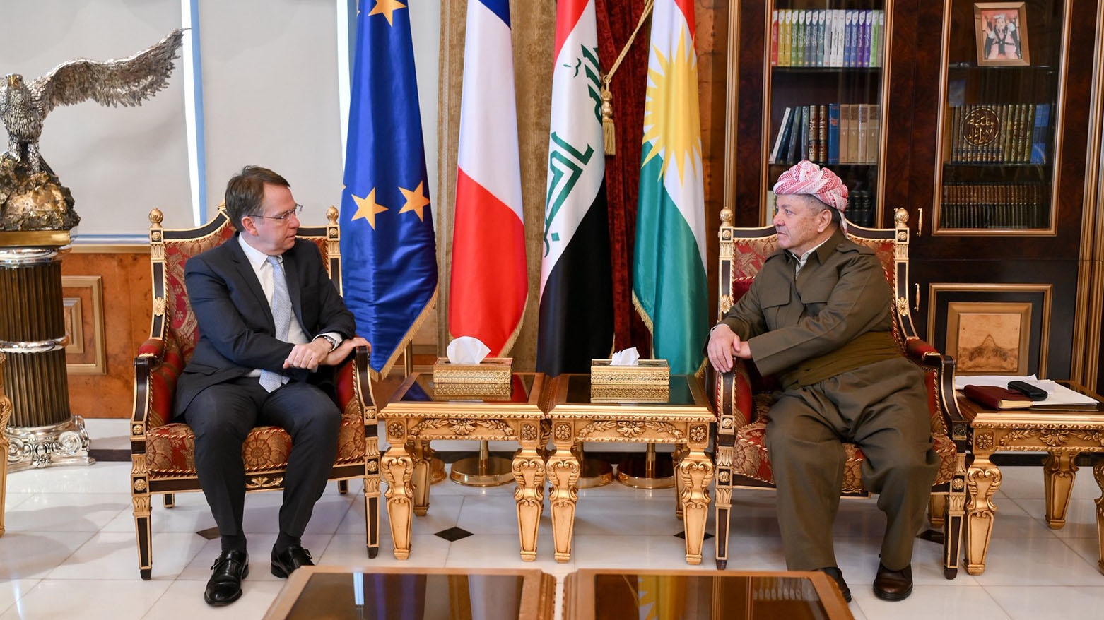 الرئيس بارزاني يبحث تعزيز العلاقات مع السفير الفرنسي