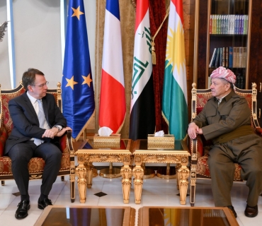 ســەرۆک مـــەســعــود بـــــارزانـــی، پێشوازیی لە پاتریک دورێل، باڵوێزی فەڕەنسا لە بەغدا کرد.