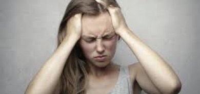 من الصداع إلى آلام الظهر: كيف يظهر الاكتئاب جسدياً؟