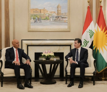 نێچیرڤان بارزانی، سەرۆکی هەرێمی کوردستان و تۆم باراک، نێردەی ئەمریکا بۆ سووریا و باڵیۆزی وڵاتەکە بۆ تورکیا لە کۆبوونەوەدان.