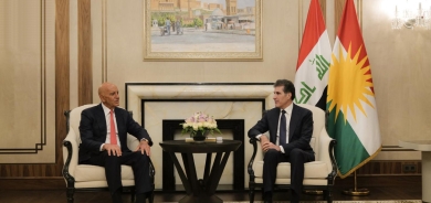 نێچیرڤان بارزانی، سەرۆکی هەرێمی کوردستان و تۆم باراک، نێردەی ئەمریکا بۆ سووریا و باڵیۆزی وڵاتەکە بۆ تورکیا لە کۆبوونەوەدان.