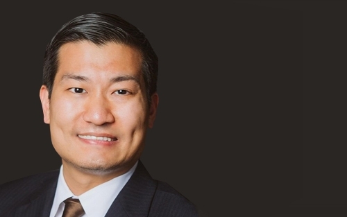 Dr. Sean Yom, pisporê siyaseta berawurdkarî û têkiliyên navneteweyî yên Rojhilata Navîn ji bo Gulan: Girîng e Herêma Kurdistanê têkiliyeke zelal li ser bingeha serweriya yasayê bi Bexdayê re ava bike