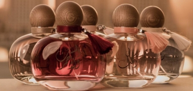 هەڵگرتنی عەتر بۆ پاراستنی بۆنەكەی