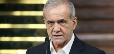 الرئيس الإيراني يحذر من استهداف المرشد