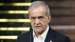 الرئيس الإيراني يحذر من استهداف المرشد