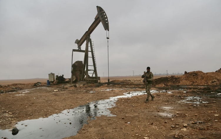 Hikûmeta Sûriyeyê dest danî ser kîjan zeviyên petrolê?