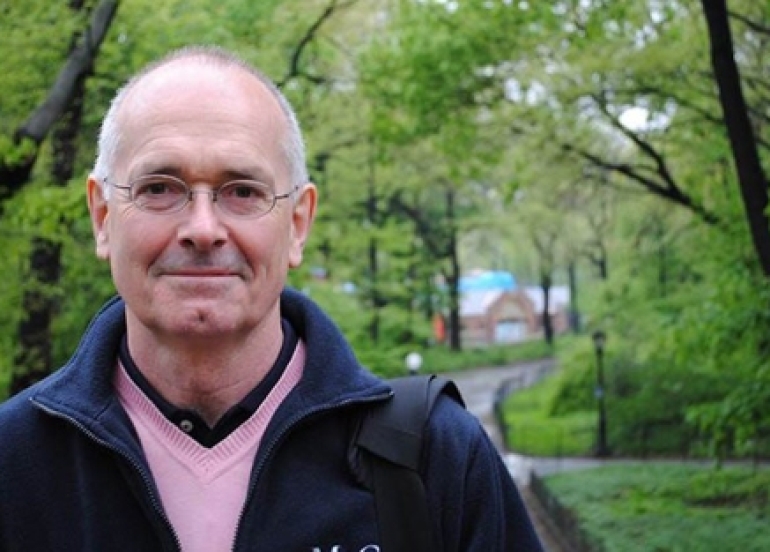 John Hall, profesorê civaknasiyê li Zanîngeha McGill li Kanadayê ji bo Gulan: Netewe û avakirina dewletê ji bo pêşveçûna hişmendiya siyasî û civakî zerûret in