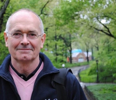 John Hall, profesorê civaknasiyê li Zanîngeha McGill li Kanadayê ji bo Gulan: Netewe û avakirina dewletê ji bo pêşveçûna hişmendiya siyasî û civakî zerûret in