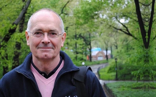 John Hall, profesorê civaknasiyê li Zanîngeha McGill li Kanadayê ji bo Gulan: Netewe û avakirina dewletê ji bo pêşveçûna hişmendiya siyasî û civakî zerûret in