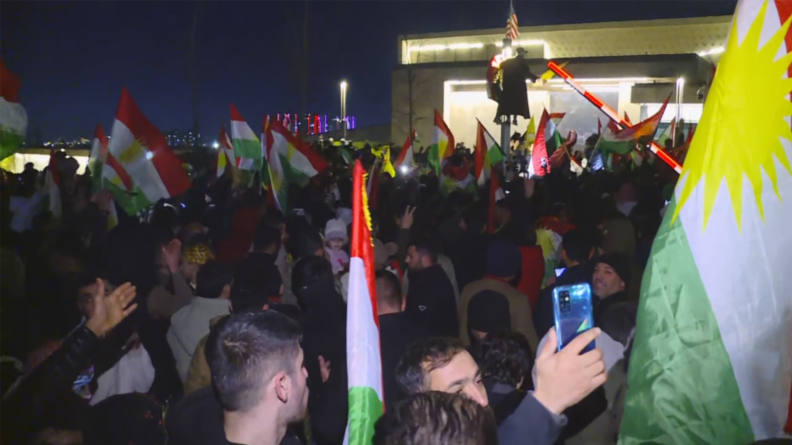 Xwenîşander çûne hember Konsulxaneya Amerîkayê li Hewlêrê