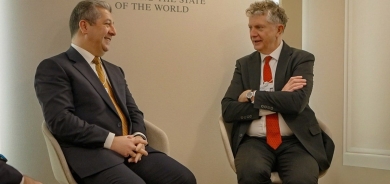 رئيس الحكومة يبحث مع مستشار الأمن القومي البريطاني في دافوس التنسيق الأمني ومكافحة الإرهاب