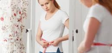 ما الذي يُبطئ عملية الأيض؟ 6 عادات شائعة تزيد الوزن