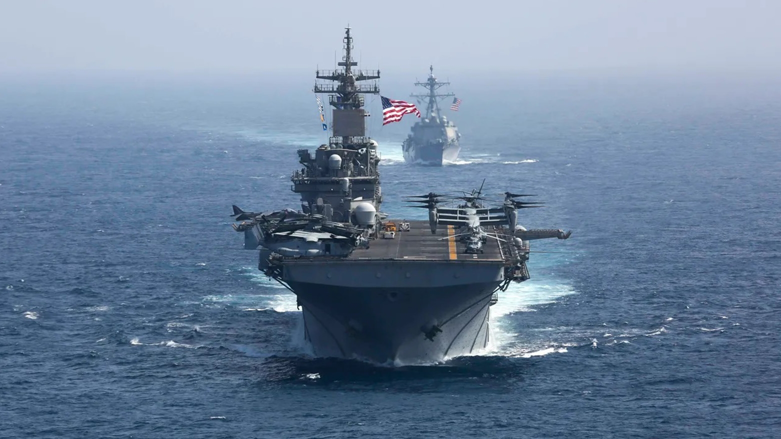 Trump hêzeke mezin a deryayî dişîne Rojhilata Navîn