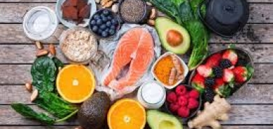 ما تأكله قد يؤثر في مزاجك: أطعمة تزيد القلق والاكتئاب