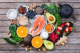 ما تأكله قد يؤثر في مزاجك: أطعمة تزيد القلق والاكتئاب