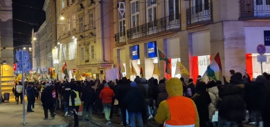 آلاف يتظاهرون في غراتس النمساوية تضامنًا مع كورد سوريا